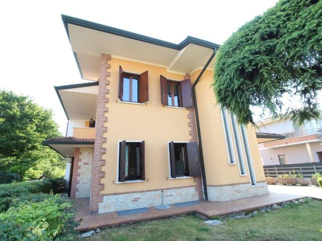 Villa Indipendente in vendita a Alte Ceccato, Montecchio Maggiore