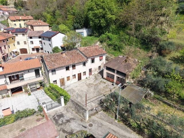 Villa Indipendente in vendita a Montecchio Maggiore, Veneto