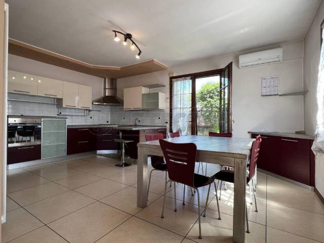 Villa Indipendente in vendita a Alte Ceccato, Montecchio Maggiore