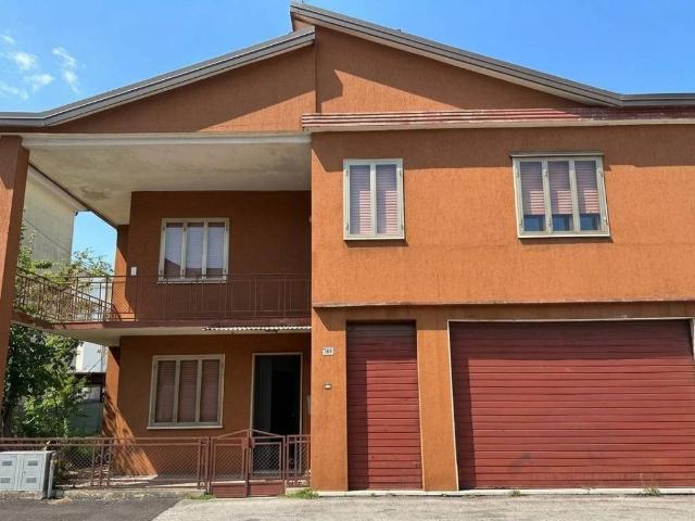 Villa Indipendente in vendita a Alte Ceccato, Montecchio Maggiore