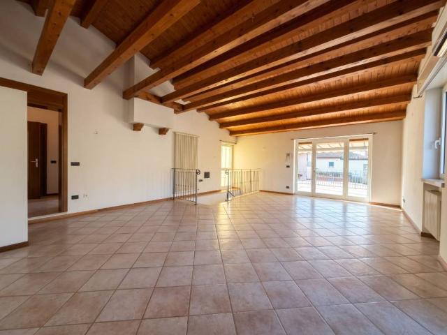 Villa Indipendente in vendita a Montecchio Precalcino, Vicenza