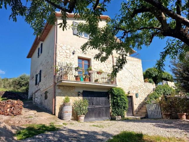 Villa Indipendente in vendita a Montecchio, Umbria