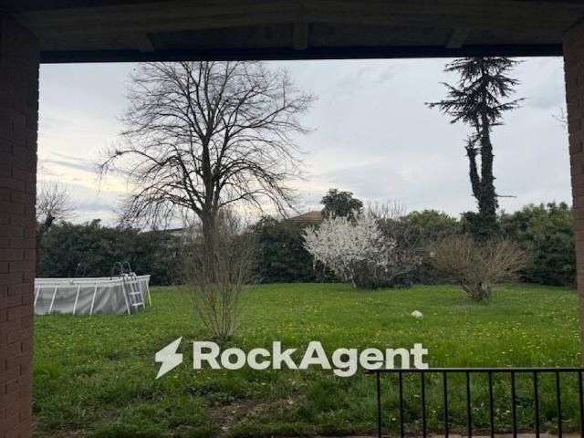 Villa Indipendente in vendita a Montechiarugolo, Reggio Emilia