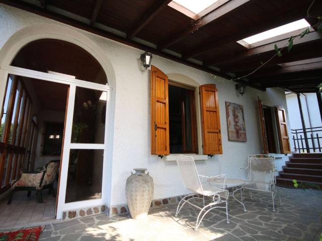 Villa Indipendente in vendita a Montechiarugolo, Reggio Emilia