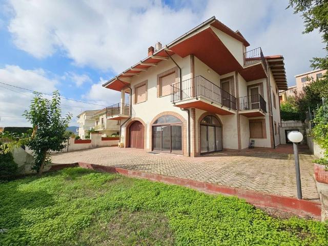 Villa Indipendente in vendita a Montecilfone, Molise