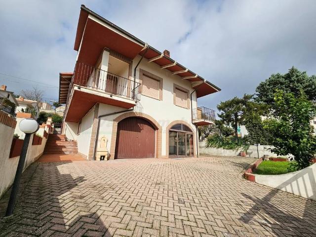 Villa Indipendente in vendita a Montecilfone, Molise