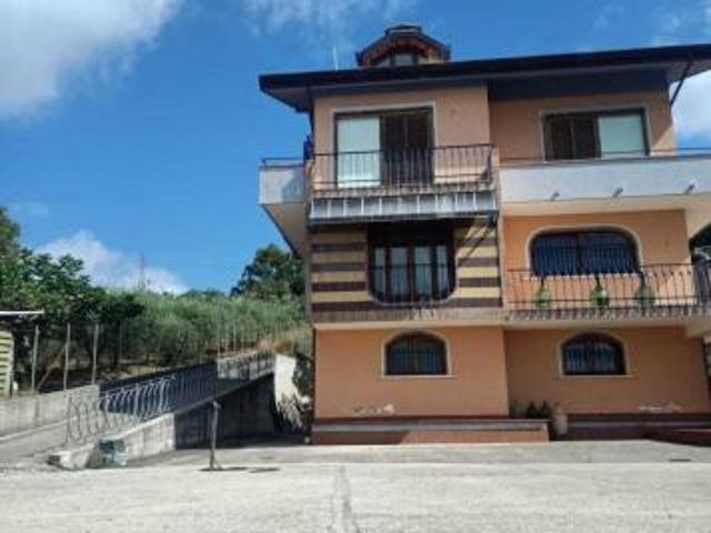 Villa Indipendente in vendita a Montecorvino Pugliano, Campania