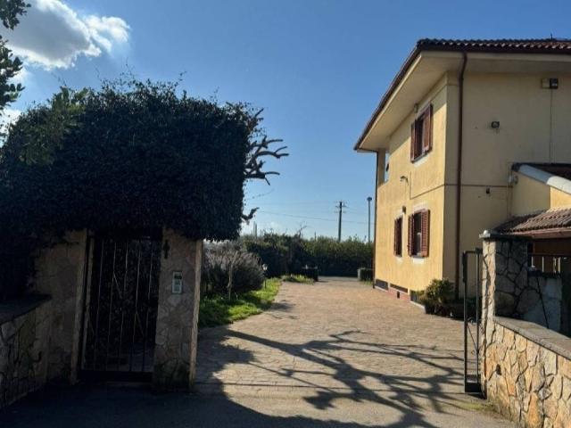 Villa Indipendente in vendita a Montecorvino Pugliano, Bivio - Pratole