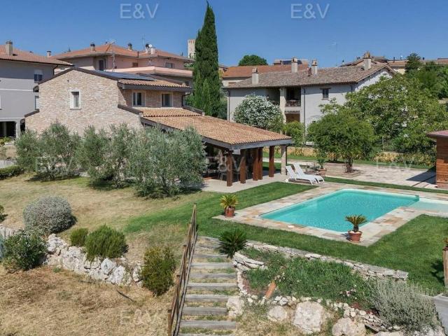 Villa Indipendente in vendita a Montefalco, Umbria