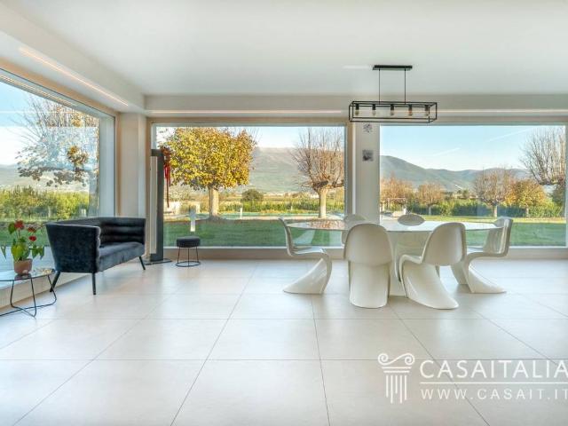 Villa Indipendente in vendita a Montefalco, Umbria