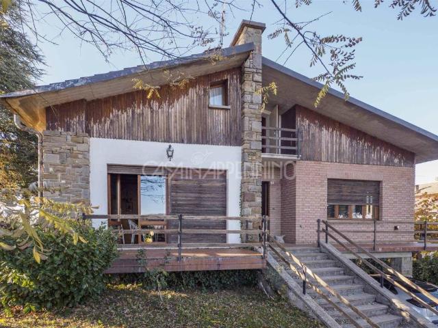 Villa Indipendente in vendita a Unione dei comuni del Distretto Ceramico, Montefiorino