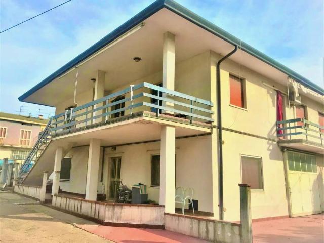 Villa Indipendente in vendita a Brognoligo, Monteforte D'alpone