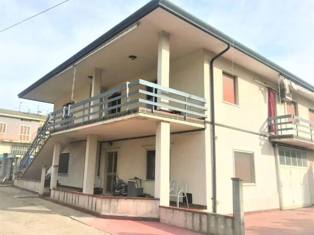 Villa Indipendente in vendita a Monteforte D'alpone, Verona