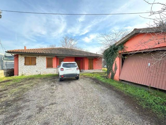 Villa Indipendente in vendita a Monteforte D'alpone, Veneto