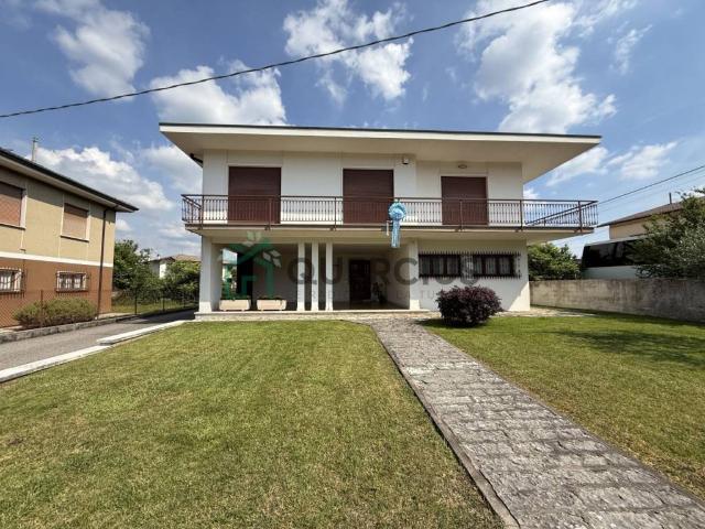 Villa Indipendente in vendita a Monteforte D'alpone, Veneto