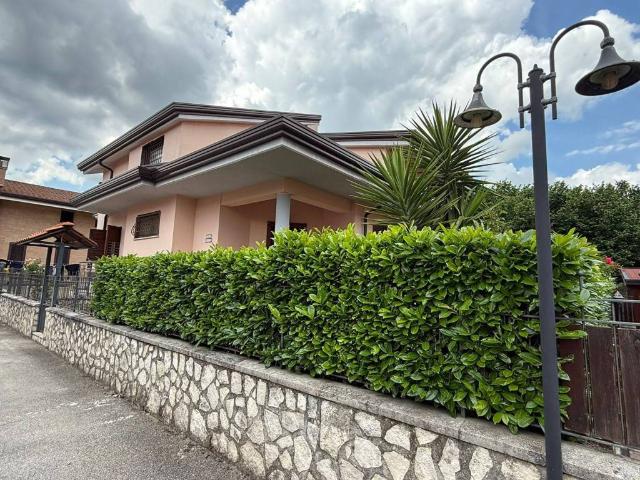 Villa Indipendente in vendita a Monteforte Irpino, Campania
