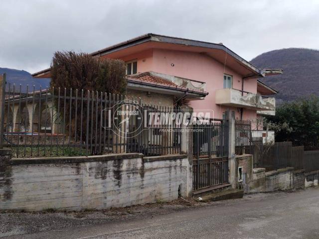 Villa Indipendente in vendita a Monteforte Irpino, Campania