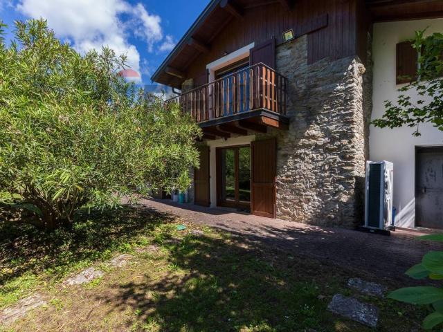 Villa Indipendente in vendita a Comunità Montana Valli del Verbano, Montegrino Valtravaglia