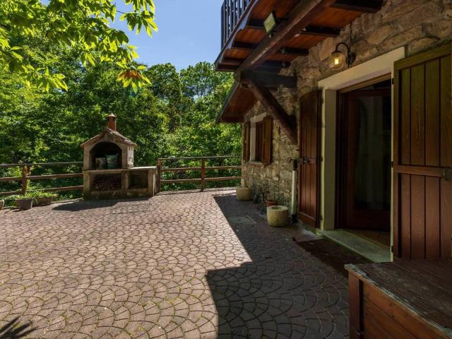 Villa Indipendente in vendita a Comunità Montana Valli del Verbano, Montegrino Valtravaglia