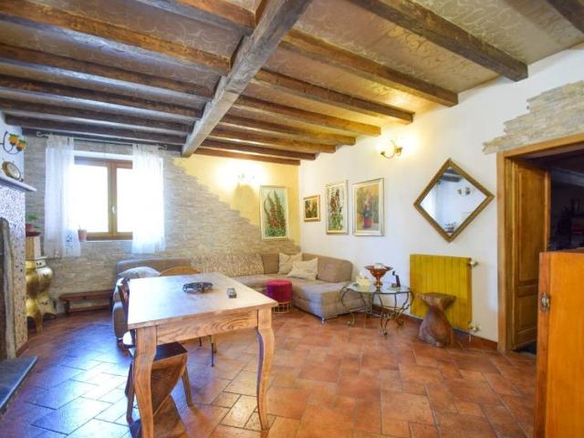 Villa Indipendente in vendita a Comunità Montana Valli del Verbano, Montegrino Valtravaglia
