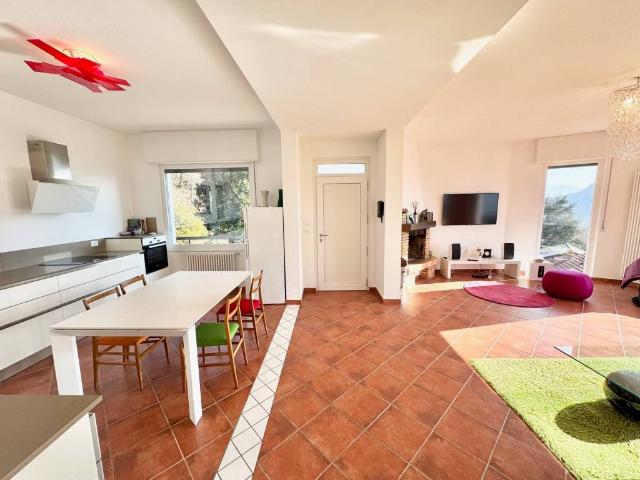 Villa Indipendente in vendita a Comunità Montana Valli del Verbano, Montegrino Valtravaglia