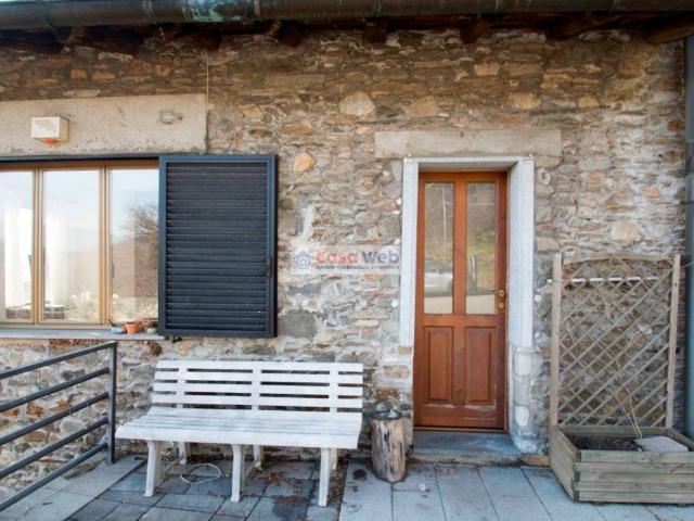 Villa Indipendente in vendita a Comunità Montana Valli del Verbano, Montegrino Valtravaglia