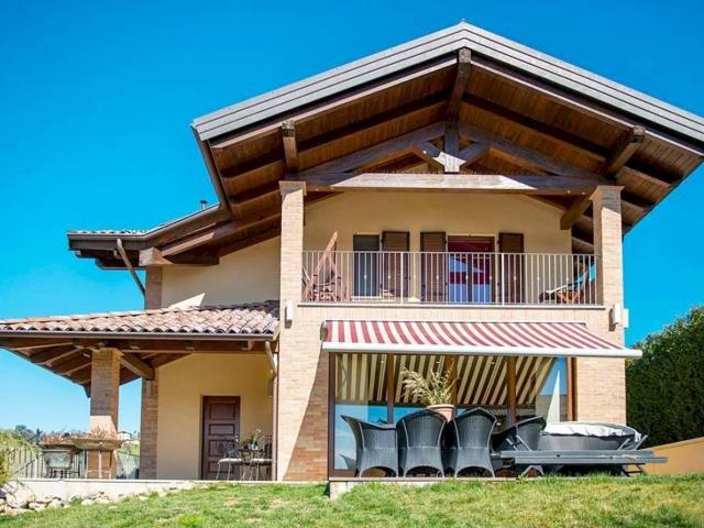 Villa Indipendente in vendita a Piemonte, Asti