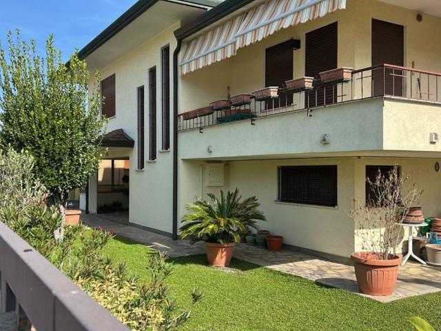 Villa Indipendente in vendita a Montegrotto Terme, Veneto