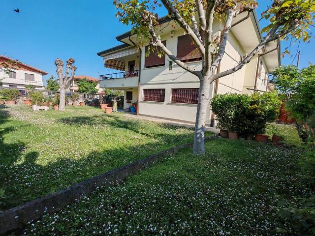 Villa Indipendente in vendita a Montegrotto Terme, Veneto
