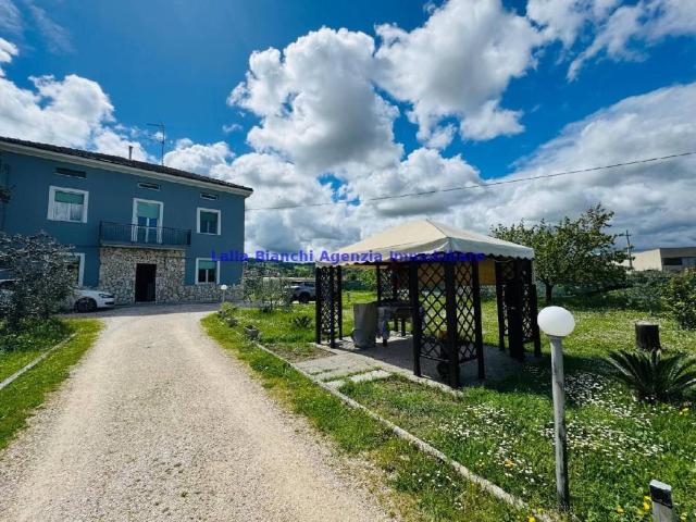 Villa Indipendente in vendita a Vallefoglia, Marche