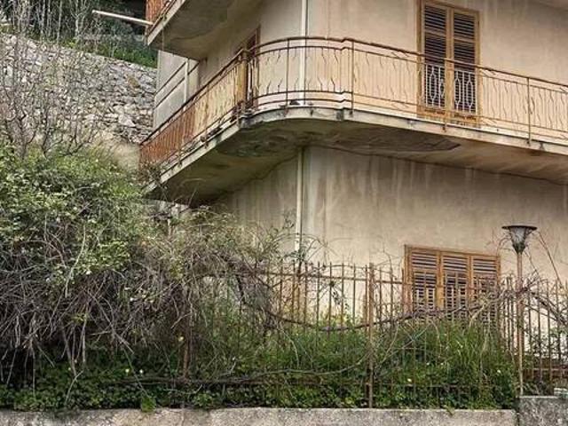 Villa Indipendente in vendita a Montelepre, Palermo