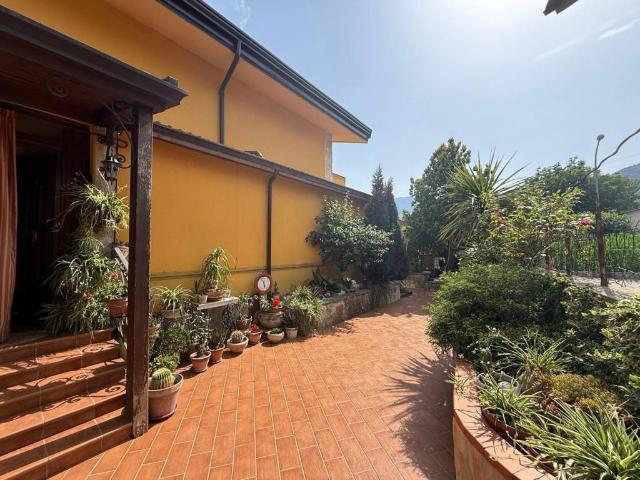 Villa Indipendente in vendita a Montella, Campania
