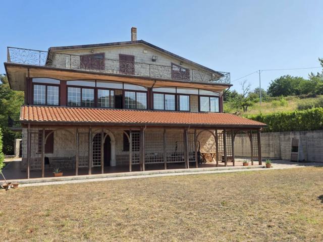 Villa Indipendente in vendita a Montemarano, Campania