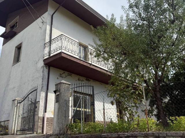 Villa Indipendente in vendita a Prata Principato Ultra, Campania
