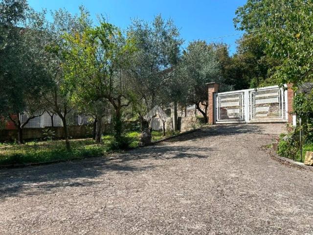 Villa Indipendente in vendita a Prata Principato Ultra, Campania