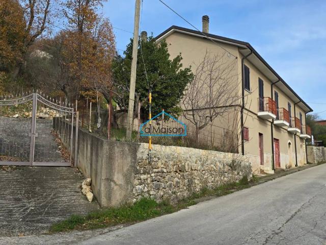 Villa Indipendente in vendita a Prata Principato Ultra, Campania