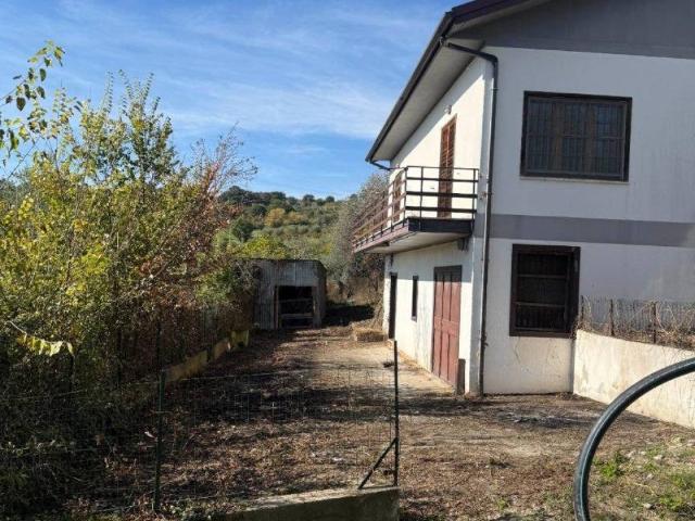 Villa Indipendente in vendita a Prata Principato Ultra, Campania