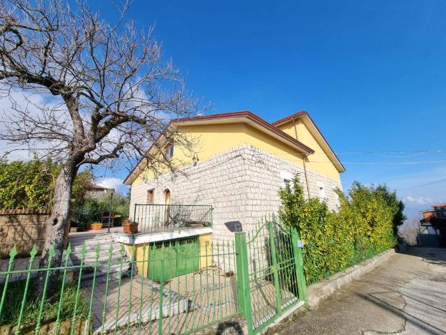 Villa Indipendente in vendita a Prata Principato Ultra, Campania
