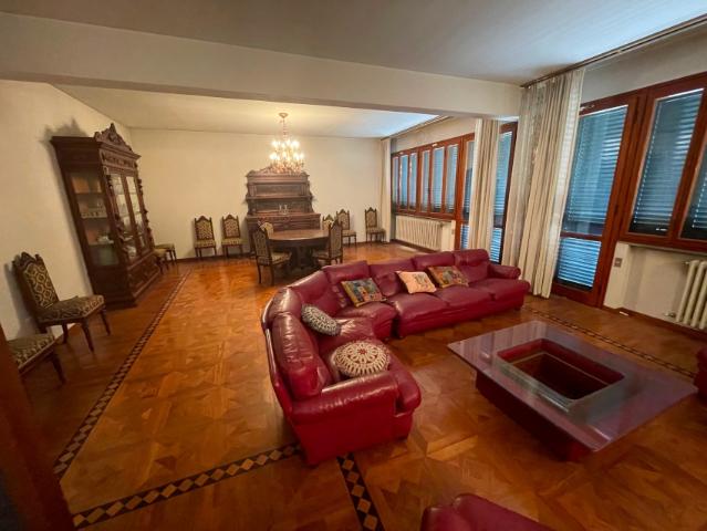 Villa Indipendente in vendita a Montemurlo, Toscana