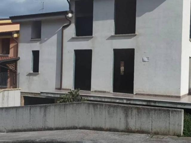 Villa Indipendente in vendita a Montenero di Bisaccia, Molise