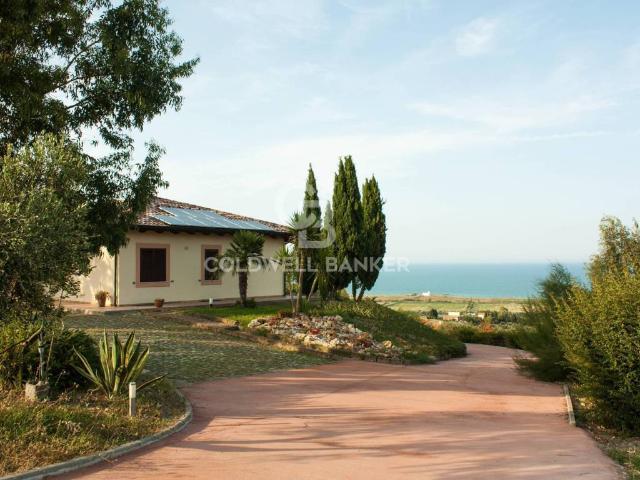 Villa Indipendente in vendita a Montenero di Bisaccia, Molise
