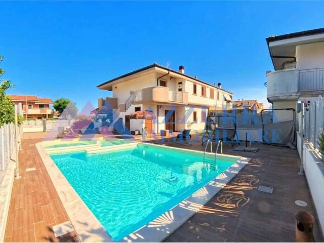 Villa Indipendente in vendita a Montenero di Bisaccia, Molise