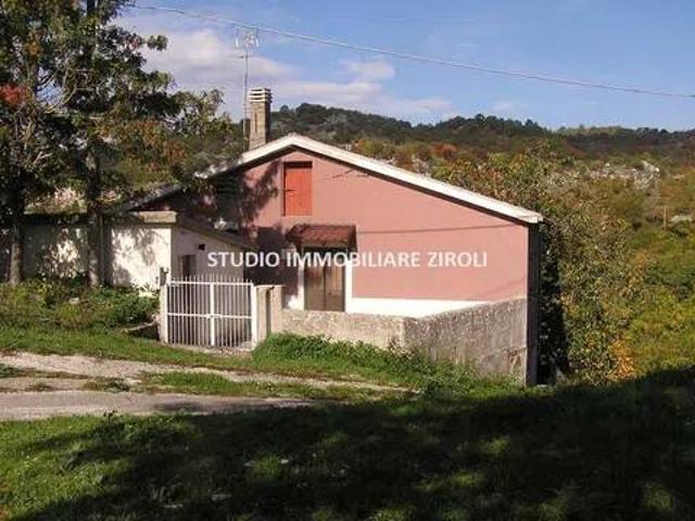 Villa Indipendente in vendita a Montenero Val Cocchiara, Molise