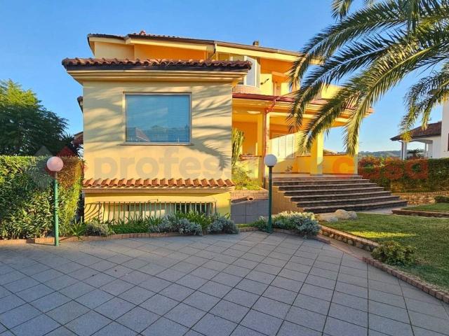 Villa Indipendente in vendita a Calabria, Catanzaro