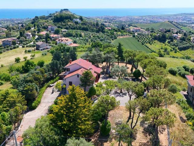 Villa Indipendente in vendita a Bora Ragnola, Marche