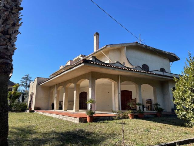 Villa Indipendente in vendita a San Donato, Marche