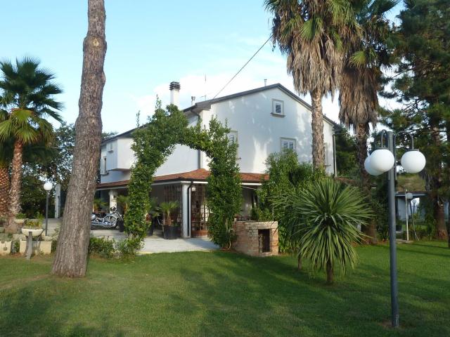 Villa Indipendente in vendita a Sant'Anna, Marche