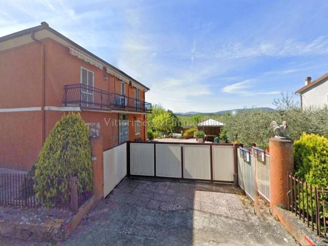 Villa Indipendente in vendita a Acquaviva, Abbadia Di Montepulciano