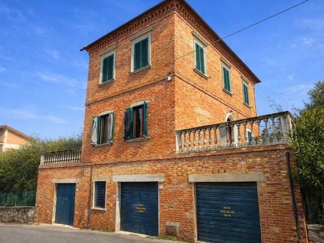 Villa Indipendente in vendita a Acquaviva, Abbadia Di Montepulciano