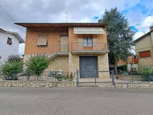 Villa Indipendente in vendita a Acquaviva, Abbadia Di Montepulciano
